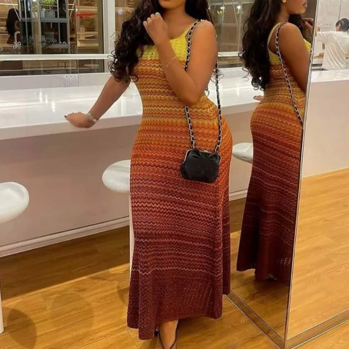 Robe moulante sans manche